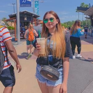 Meet your Posher, Alenielle dane